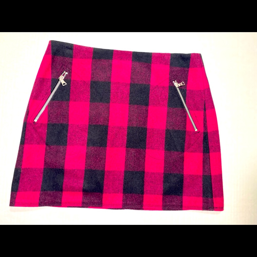🦋🦄Gap Recycle Wool Red & Black Plaid With Zipper Front pockets mini skirt. 8‎